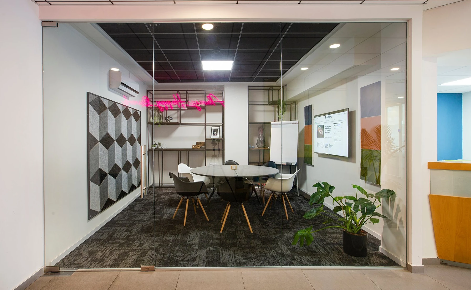 מתחם עבודה AT-WORK חדר ישיבות מתקדם